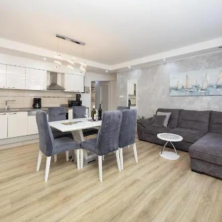 Apartman Casa Di Natalia, Spacious 2br For 6 Near ,free Parking