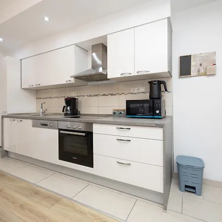 Casa Di Natalia, Spacious 2br For 6 Near ,free Parking Apartman Kastela