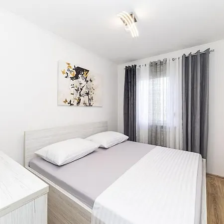 Apartman Casa Di Natalia, Spacious 2br For 6 Near ,free Parking *