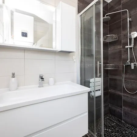 Casa Di Natalia, Spacious 2br For 6 Near ,free Parking Apartman Kastela