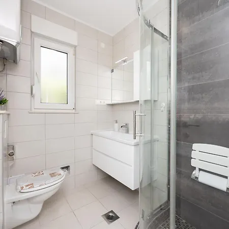 Apartman Casa Di Natalia, Spacious 2br For 6 Near ,free Parking