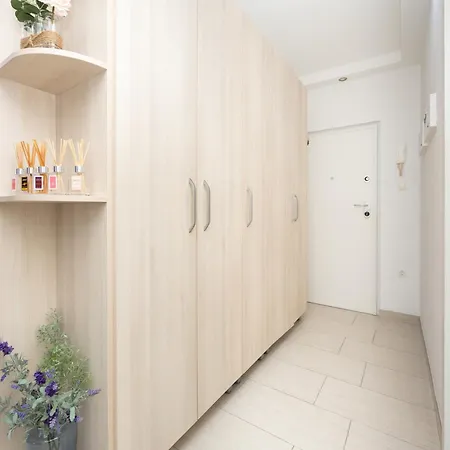 Casa Di Natalia, Spacious 2br For 6 Near ,free Parking Apartman