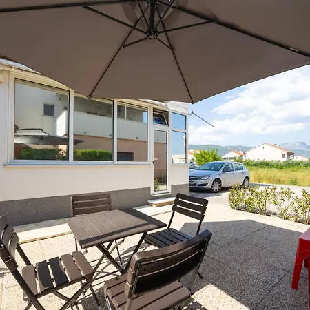 Casa Di Natalia, Spacious 2br For 6 Near ,free Parking Kastela