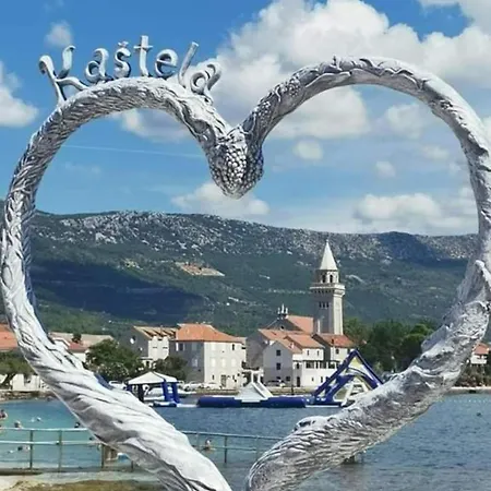 Apartman Casa Di Natalia, Spacious 2br For 6 Near ,free Parking Kastela